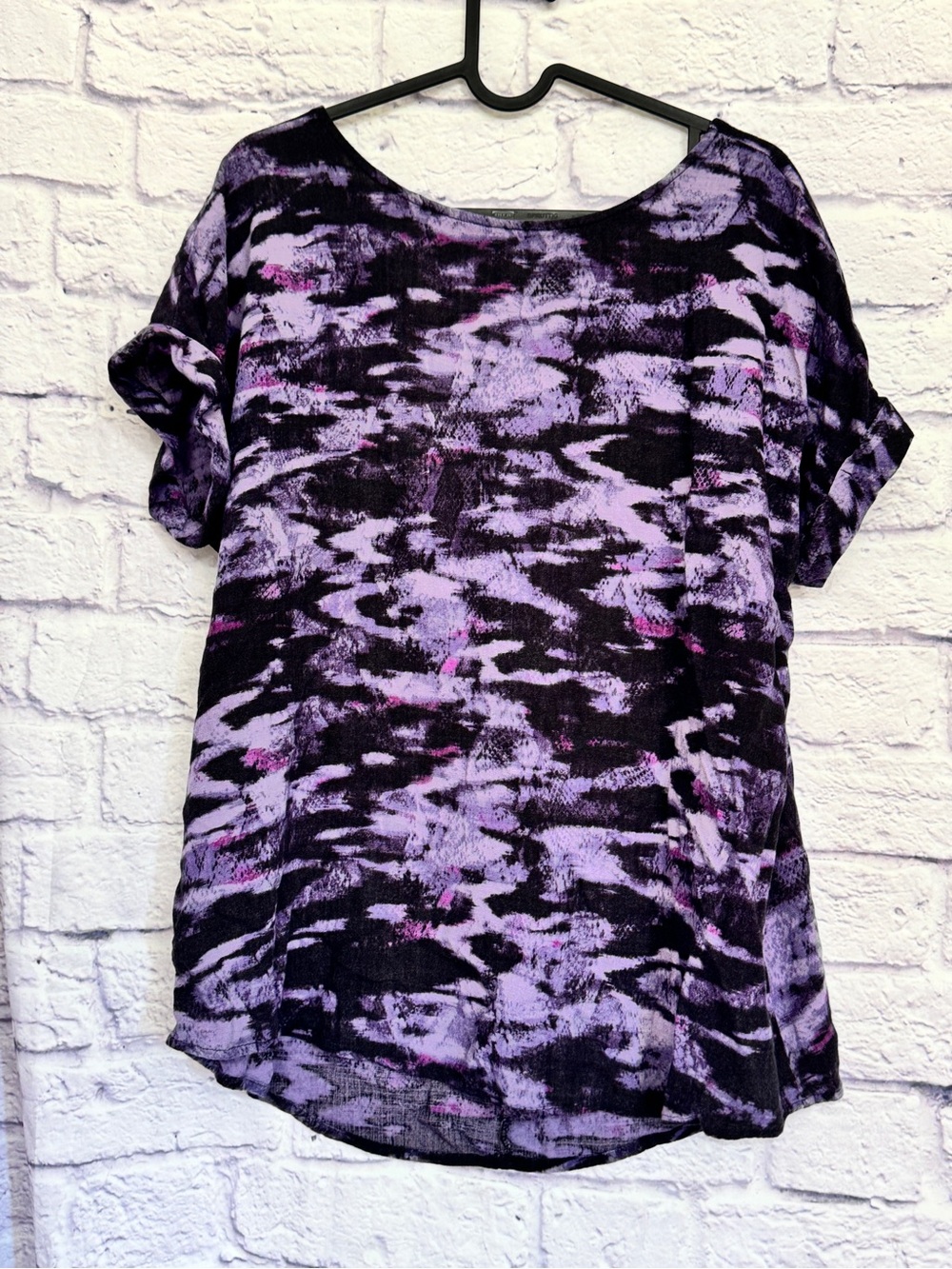 Rock & Republic Black and Purple Abstract Short Sleeve Tee